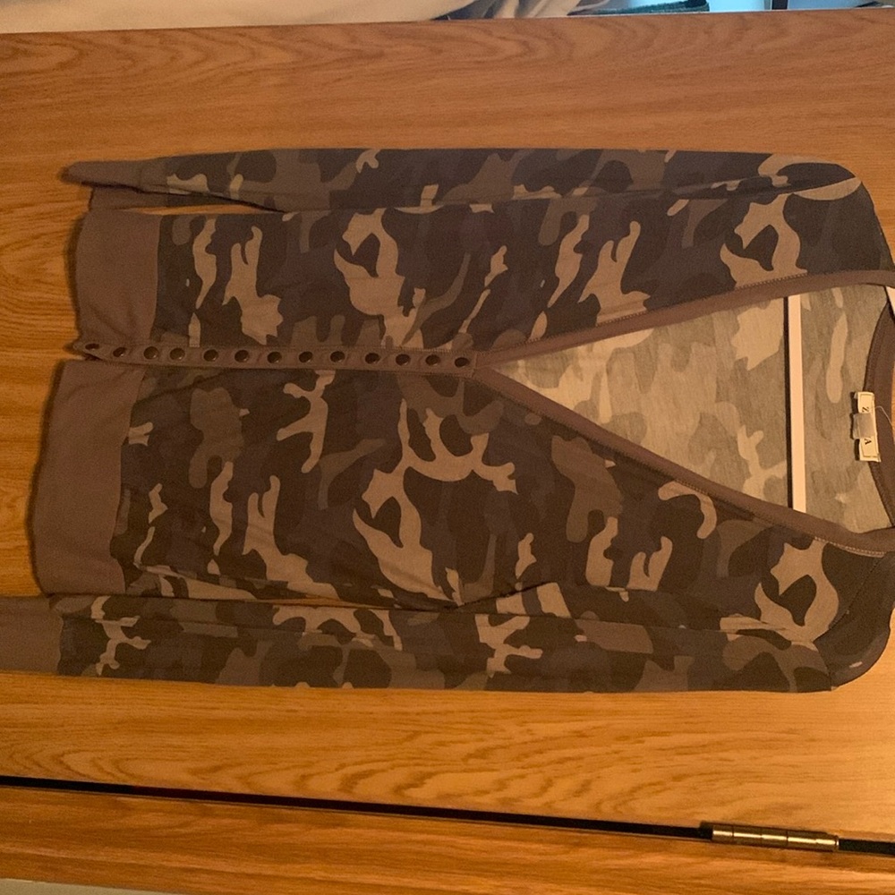 Camo snap cardigan